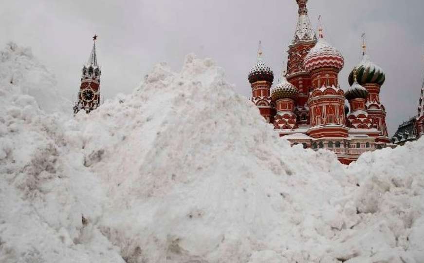 Snježna apokalipsa: U Moskvi palo najviše snijega u zadnjih osam godina